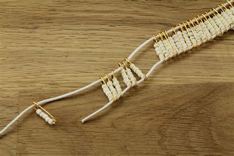 tuto un bracelet en perles avec des épingles à nourrice m6 deco fr
