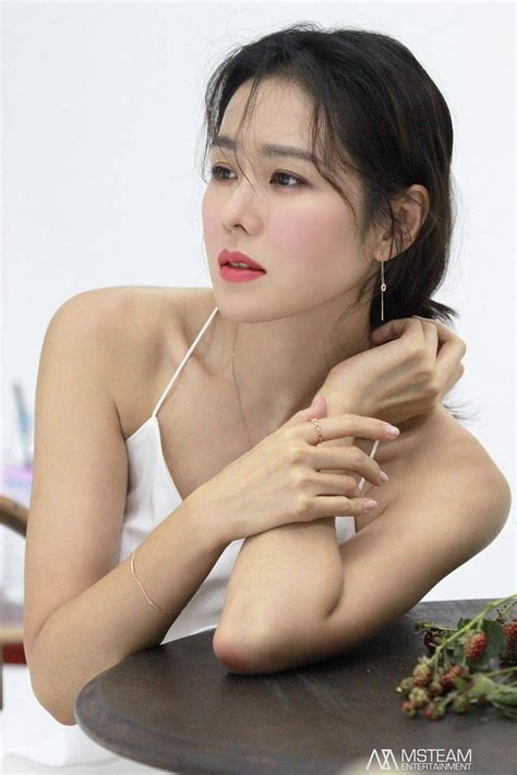 Son Ye Jin Is A Beauty In Commercial Photoshoot Koogle Tv In 2020