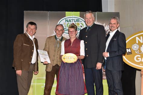 Kürzlich spielte bernhard klapprott auf einem der wenigen erhaltenen deutschen cembali des 18. Auftakt der „Natur im Garten"-5/4 Tour in Mistelbach ...