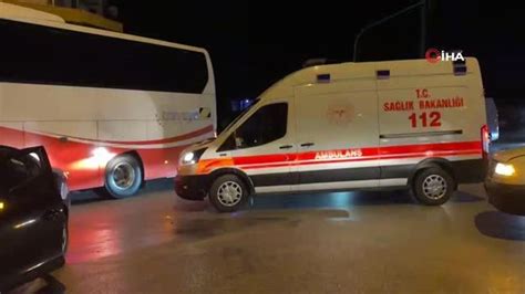 Antalya da iki otomobil kavşakta çarpıştı 1 yaralı Son Dakika