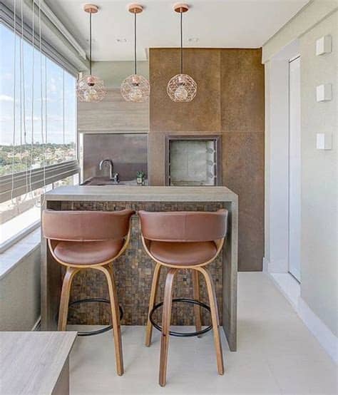 La madera de teca posee un acabado de lo más actual, un efecto además muy arriba tenemos un diseño parecido al anterior, también hecho de madera pero en este caso de forma redonda semicircular. Bancos de cocina | +30 Diseños de Bancos modernos