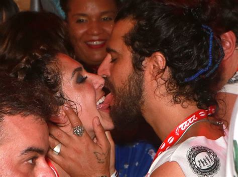 carnaval 2020 famosos beijam muito na primeira noite de festa ofuxico