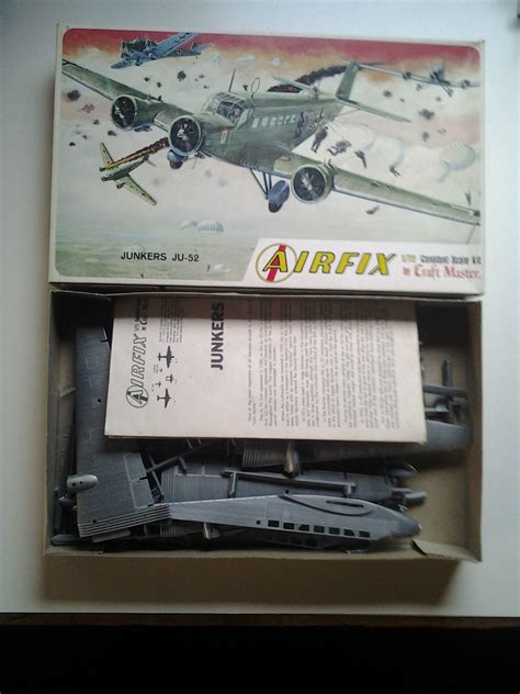 V1967 Airfix Junkers Ju 52 Model Kit Plastic Models Cover Art