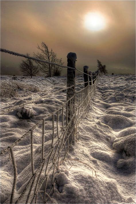 Snow Frost And Fog Near Surprise View Above Hathersage In The