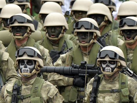 Special Forces From Around The World 21 Pics