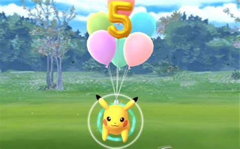 Pikachu Vuela Con Globos Para Celebrar El Aniversario 5 De Pokémon Go