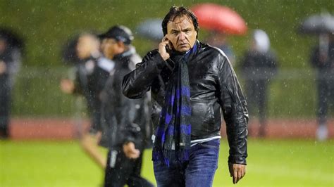 Präsident christian constantin sorgt beim fc sion einmal mehr für schlagzeilen. FC Sion: Wettbewerbskommission lehnt den Antrag ab