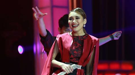 Ayu Ting Ting Geli Lihat Video Klip Alamat Palsu Entertainment