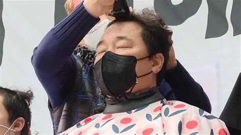 South Korean Business Owners Shave Heads To Protest Restrictions Video