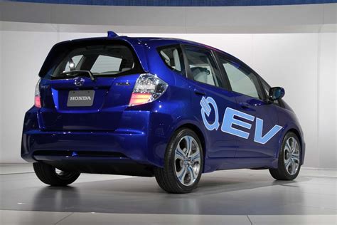 It debuted on 17 october 2007 at the 40th tokyo motor show. Honda Fit EV Concept - rear | TheDetroitBureau.com