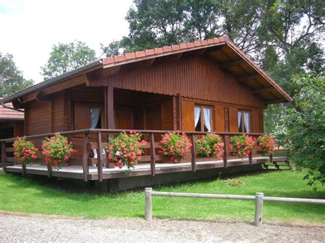 Rumah bambu sederhana sangat identik dengan keasrian dan semakin kecil ukuran diameter bambu, semakin banyak bahan yang anda butuhkan. 25 Gambar Desain Rumah Dari Kayu Jati Mewah Sederhana Modern