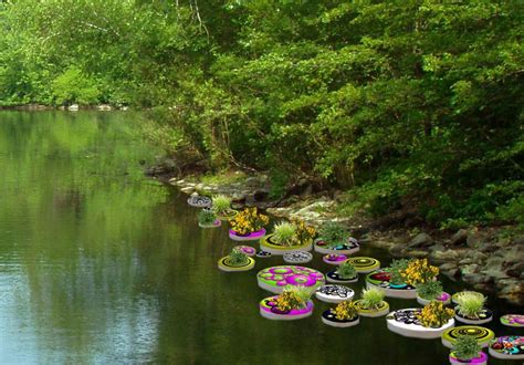 Making concrete floating stepping stones. Chelsea Fringe: Three Weeks Of Glorious Gardens | Londonist