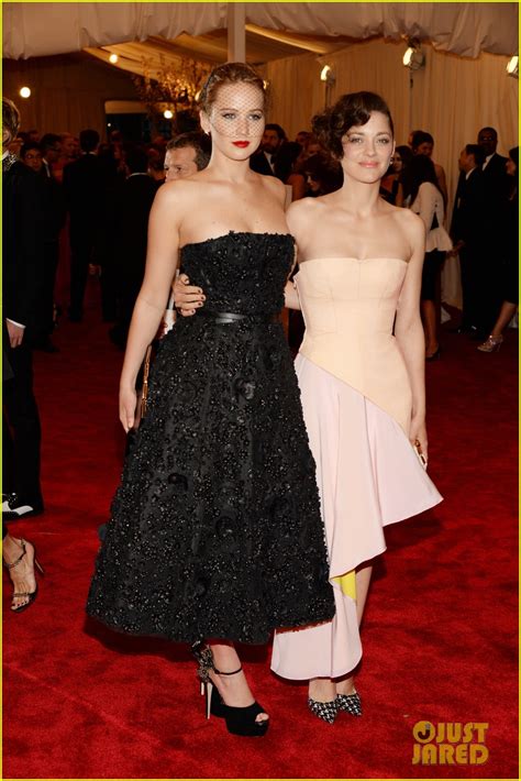 Relive Jennifer Lawrences Best Met Gala Moments Photo 3361290 Jennifer Lawrence Photos