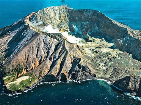 New Zealands Taupo Volcano On Level 1 Alert