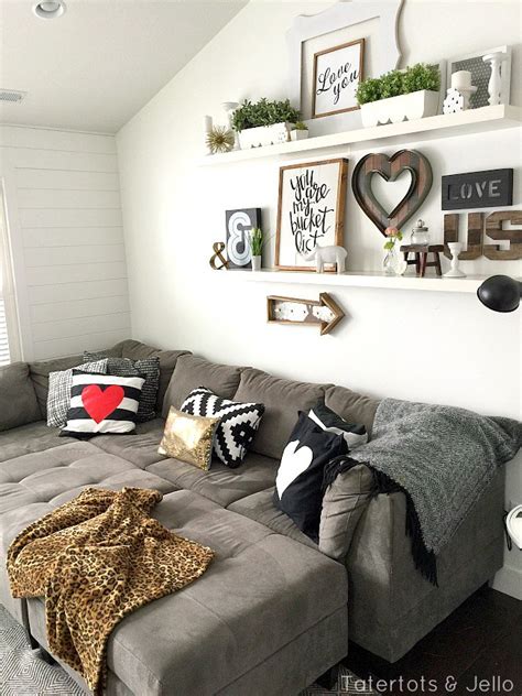 Your living room should be where you show your personality. 5 Simple Gallery Wall Ideas | Don't be afraid! It's easy!