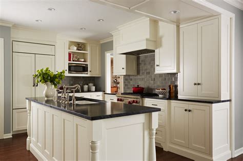 They also change the appearance of worn elytra. Cape Cod Kitchen - Traditional - Kitchen - Minneapolis ...