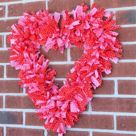 27 Enchanting Valentines Day Wreaths To Beautify Your Home The