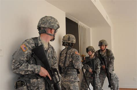 Meddac Soldiers Train In Room Clearing Procedures Article The