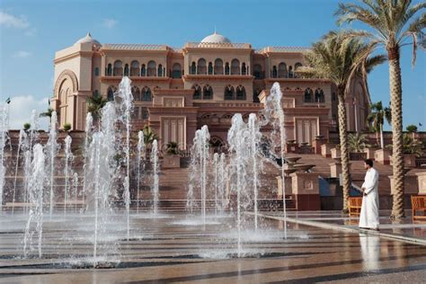 Palacio De Los Emiratos En Abu Dhabi Imagen De Archivo Editorial