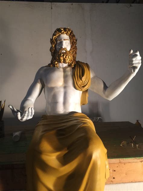 And some molds, on which the gold for the drapery was hammered into shape, were found by excavators near phidias' workshop at olympia. Stratasys fa rivivere la statua Zeus di Olimpia