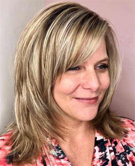 14 shoulder length haircuts with layers and side swept bangs
