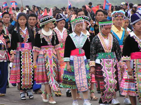 Nyelv és Tudomány- Főoldal - Hmong lányok az egyetemeken