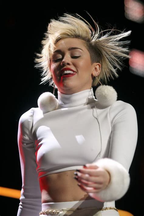 Sexy Miley Cyrus Concert Photos Pics