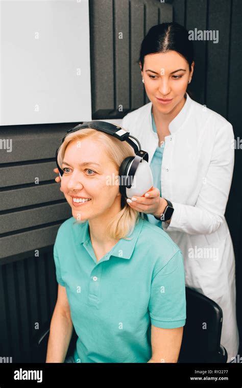 Hearing Test Hi Res Stock Photography And Images Alamy
