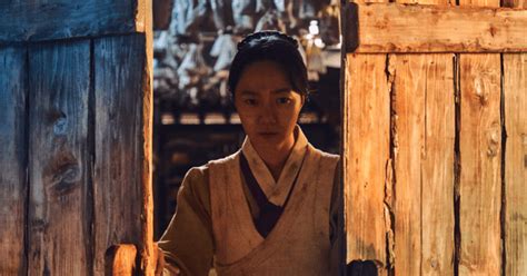 As the very first south korean original series on netflix, it was important that kingdom got off to a great start, and there's no doubt it did that and more. 'Kingdom': Netflix piles on the gore with classic-style ...