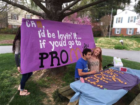 The 21 Funniest Prom Proposals Ever Gallery