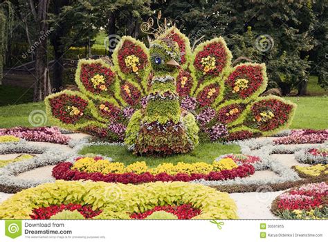 Look at the beautiful flowers (gathering, gathered) by the children. Bright Colorful Peacock Flower Sculpture - Flower Show In ...