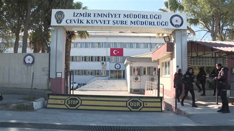 İzmirden Gönüllü 225 Polis Yardım Malzemeleriyle Deprem Bölgesine Gidiyor
