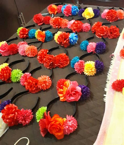 Maybe you would like to learn more about one of these? Diademas con flores tipo Frida Kahlo | Decoracion fiesta ...