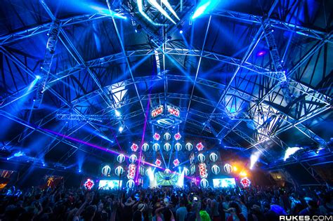 Eye Candy 40 Photos Of Beautiful Edm Festival Stage Designs