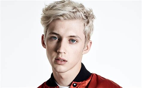 Troye Sivan Explains Why He Doesnt Want To Be Called A Gay Icon