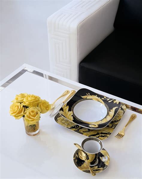 Soft and enveloping shapes, the finest raw materials, timeless colour combinations and the key decorative elements of the maison, such as the medusa and the greek fret pattern, produced using the very latest technology, characterize the versace home ceramic collections. Versace Vanity | Trending decor, Versace home, Home decor ...