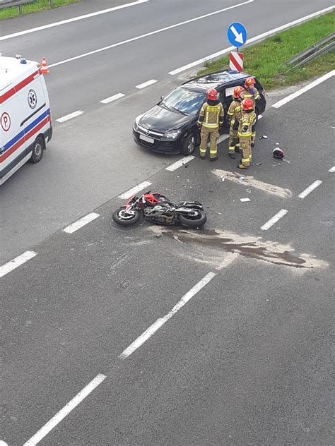 Zobacz najciekawsze publikacje na temat: Głogoczów. Wypadek na Zakopiance. Nie żyje 22-letni ...
