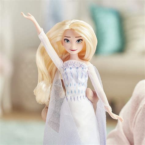 800 x 1032 jpeg 130 кб. New Frozen 2 singing dolls: Elsa in white dress and Anna ...
