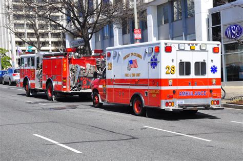 Dcfd Engine 9 And Ambulance 28 2002 Seagrave Triborough Flickr