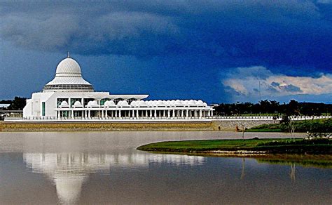 Living up to its motto of ' memasyarakatkan masjid dan memasjidkan masyarakat ' (a community for the mosque, a mosque for the community), the mosque has long been accustomed to its wide networking. Senibina Masjid-Masjid di Negeri Perak - Relaks Minda