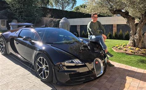 Cristiano Ronaldo Exibe Coleção De Carros De Luxo Nas Redes Sociais