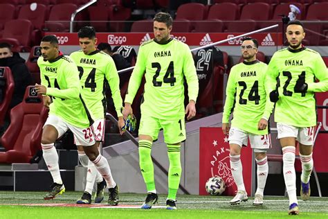 Discover everything you want to know about andre onana: Zo steunen Ajacieden hun geschorste doelman Andre Onana ...