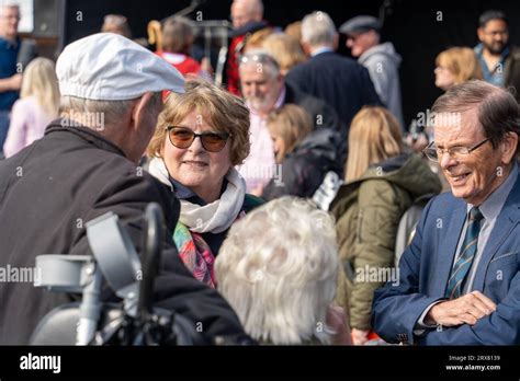 Brenda Blethyn Itvs Vera Meets Fans On A Short Walkabout On The Fish