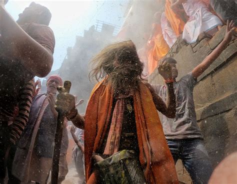 Masaan Ki Holi 2023 Playing Holi With Pyre Ashes Varanasi Guru