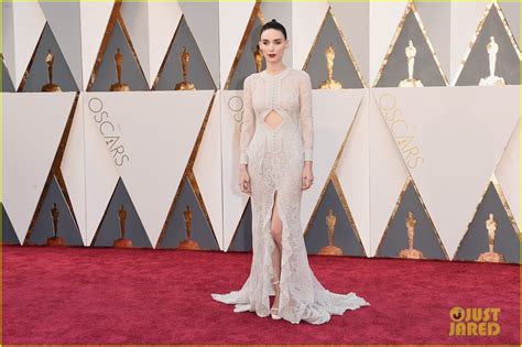 Rooney Mara Wears Long Sleeved Gown At Oscars 2016 Photo 3591918