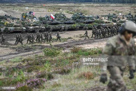 Us Military Line Up Photos And Premium High Res Pictures Getty Images