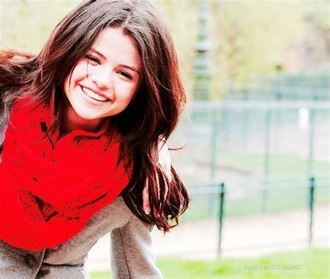 Post Pic Of Selena Gomez Laughing Props Celebrity Contests