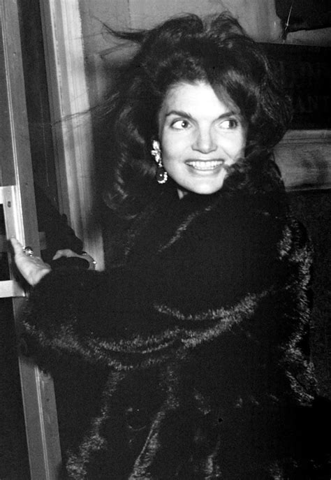 Jackie Onassis Star Style Der Stil Von Jackie Kennedy Onassis Vogue Germany Verse 1 Know I