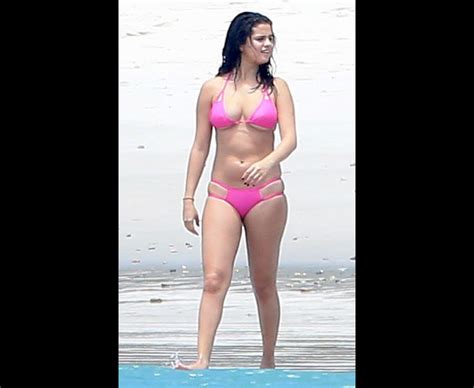 Selena Gomez Shows Off Her Curvy Figure In A Revealing Pink Bikini