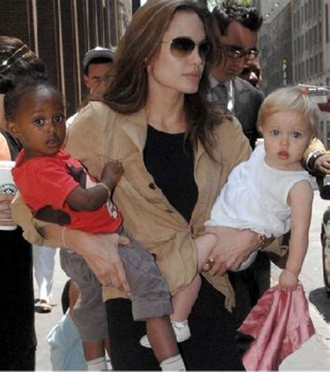 عكس هاي برد پيت و آنجلينا جولي با 6 فرزندشان